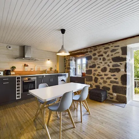 Casa vacanze Maison De Charme Renovee Avec Terrasse Et Cheminee, Proche Randos Et Chateaux - Tournemire - Fr-1-742-222 *